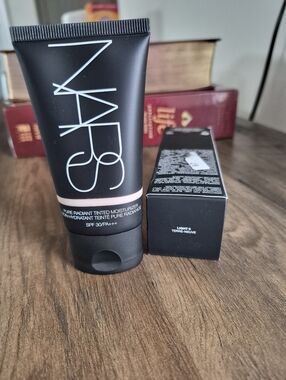 NARS Pure Radiant Tinted Moisturizer - Black Tube with Light Beige Band